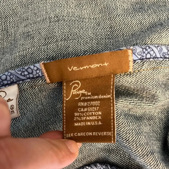 PAIGE JEAN VEST, distressed blue, size extra  small - Picture 10 of 12